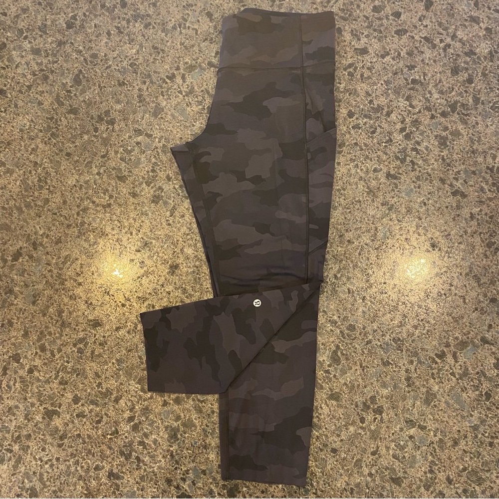Lululemon Athletica Fast and Free Black Camo Crop Leggings Size 14